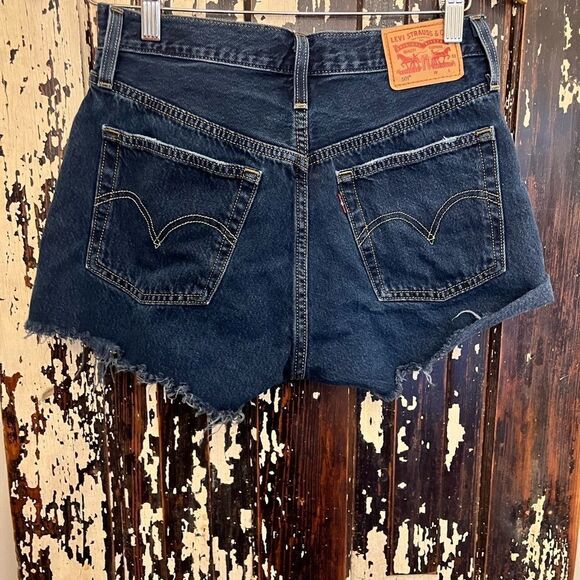 Levi’s Button Fly 501 shorts. Size 27. - Picture 2 of 13